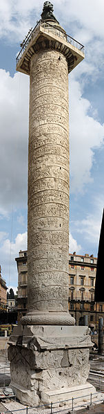 Columna lui Traian (Autor: Juan Francisco Adame Lorite, Sursa https://commons.wikimedia.org/wiki/File:Trajan%27s_Column_Panorama.jpeg)