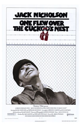 „One Flew Over the Cuckoo's Nest poster” de Sursa. Utilizare cinstită via Wikipedia - https://ro.wikipedia.org/wiki/Fi%C8%99ier:One_Flew_Over_the_Cuckoo%27s_Nest_poster.jpg#/media/File:One_Flew_Over_the_Cuckoo%27s_Nest_poster.jpg