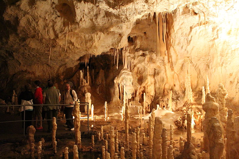 Interior din Peștera Urșilor, Foto; Zátonyi Sándor, Wikipedia