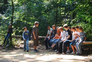 Copii în pădure