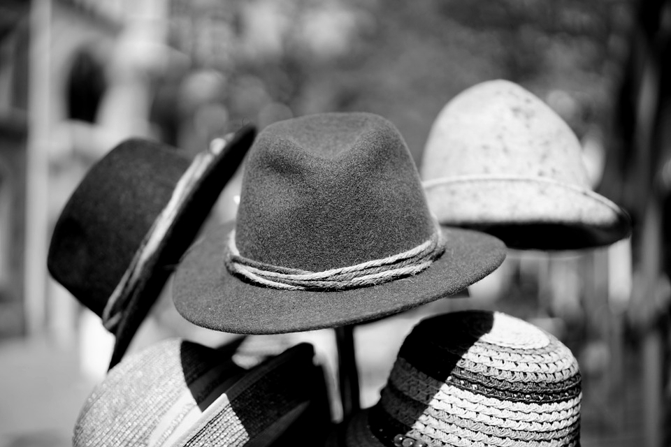 Pălăria- O nuvelă bulgară ce ne învață să ne uităm în ograda noastră